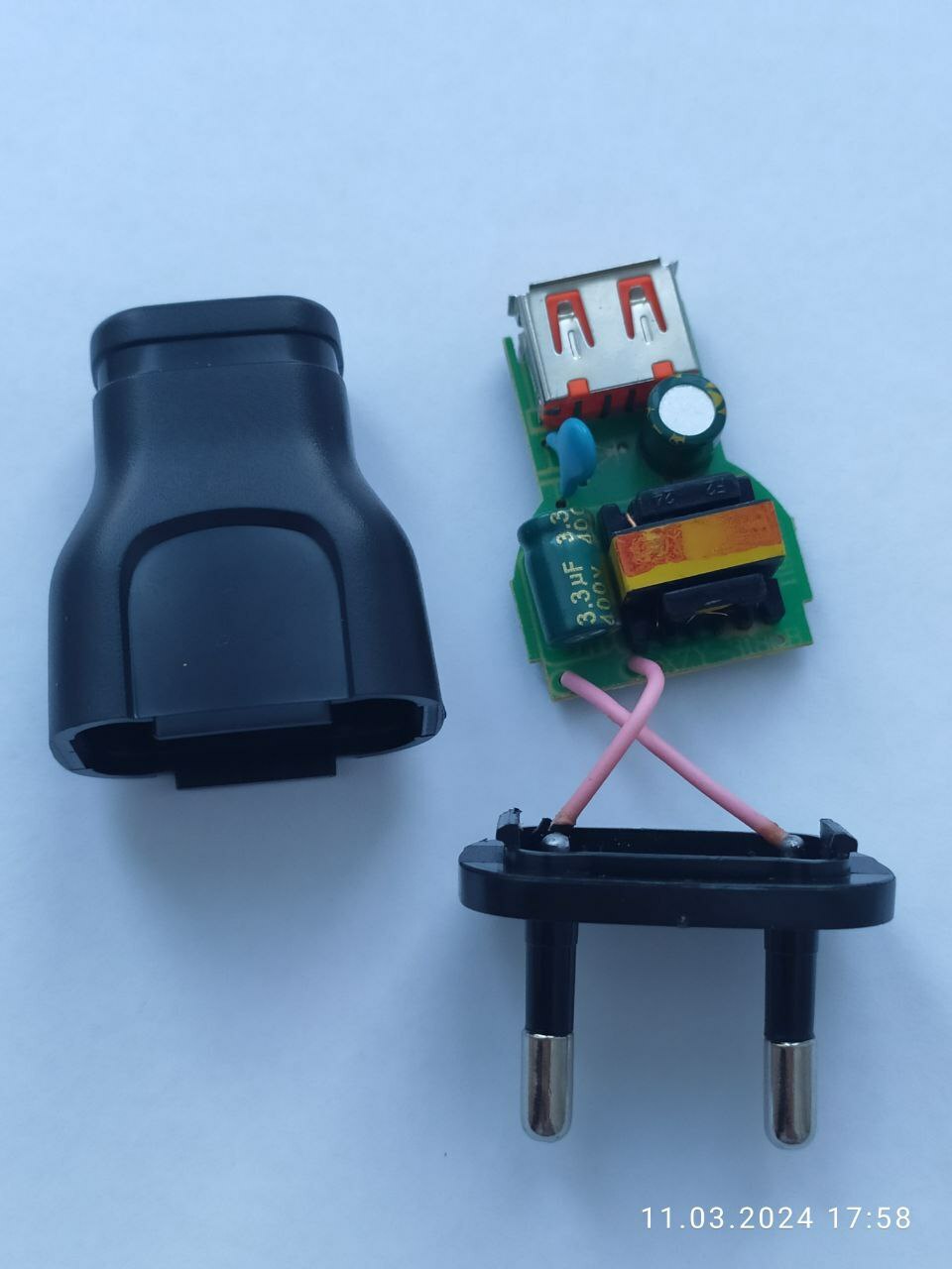 Фотография покупателя товара Сетевое зарядное устройство Luazon LPA-18, USB, 1 А, чёрное - Фото 2