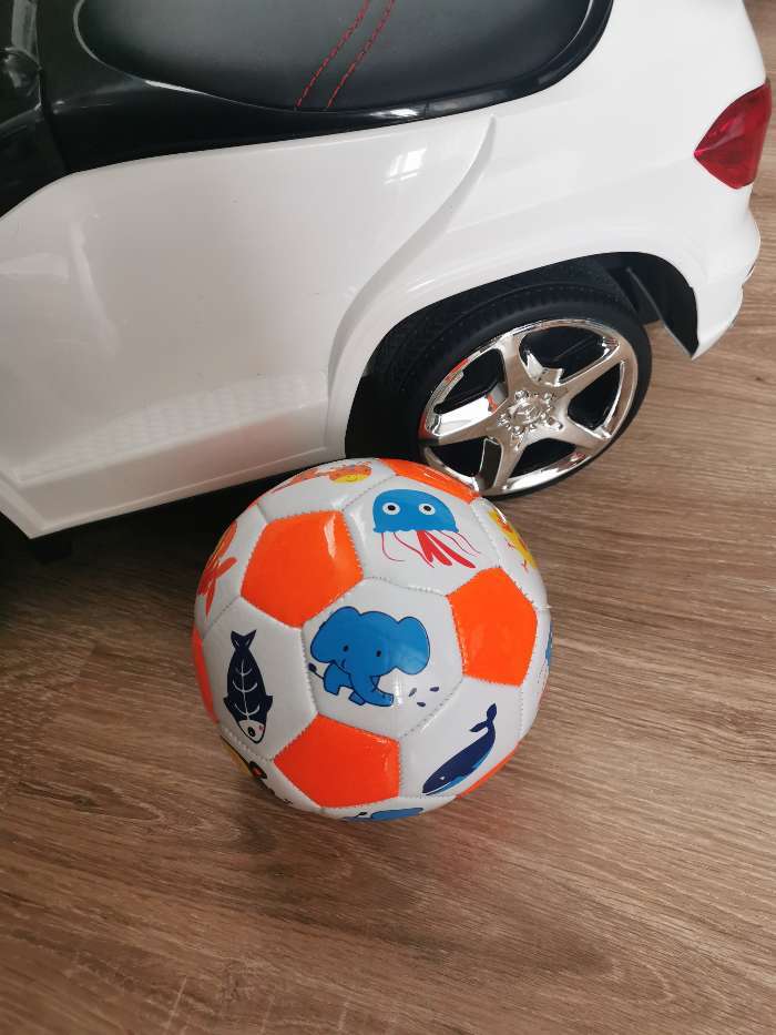 Фотография покупателя товара Мяч футбольный детский, ПВХ, машинная сшивка, 32 панели, размер 2, цвета микс