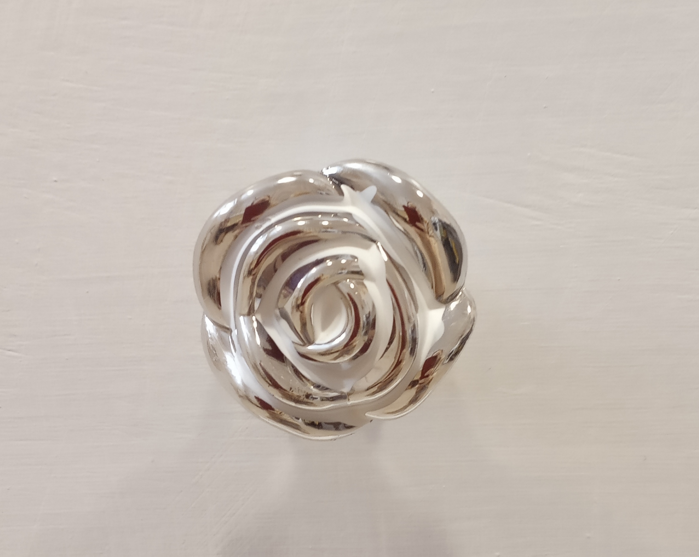 Фотография покупателя товара Ручка кнопка CAPPIO Rose 01, белая с серебряным