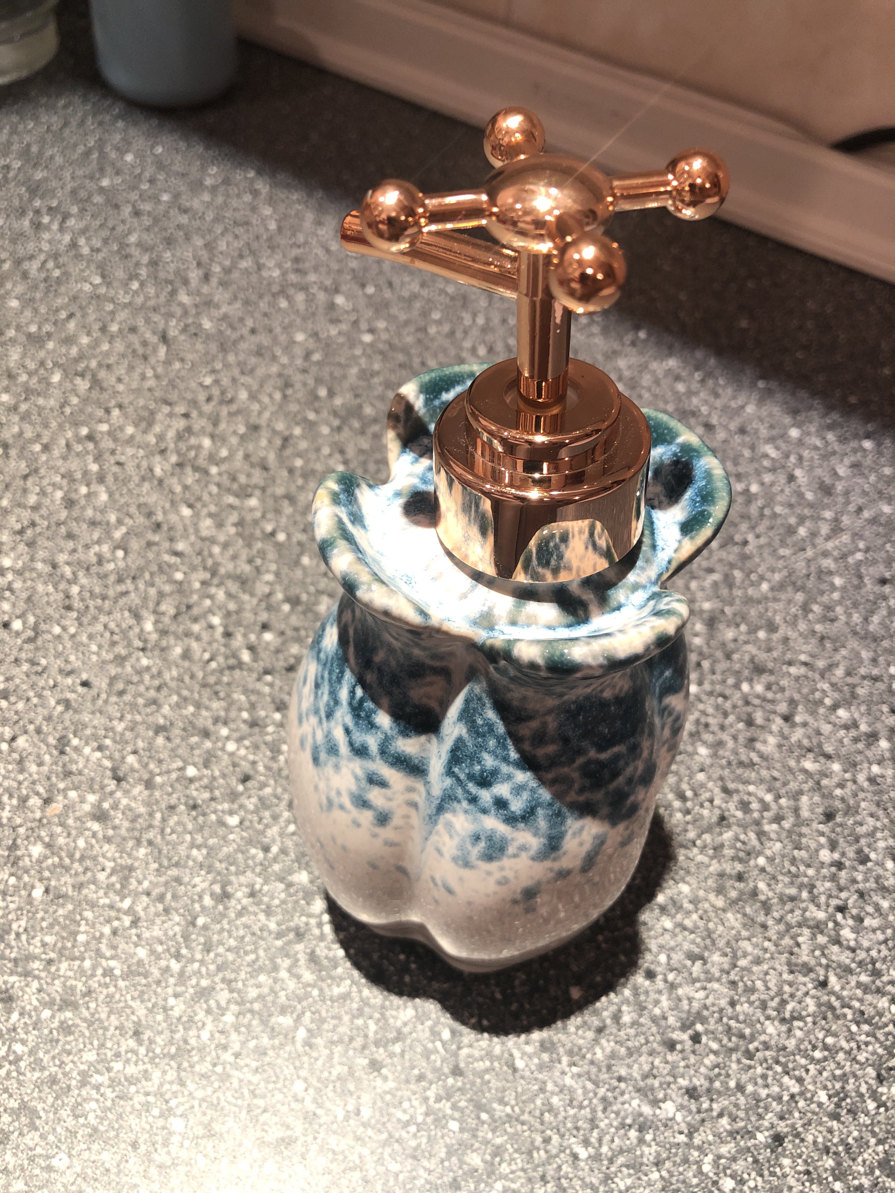 Фотография покупателя товара Дозатор для жидкого мыла Доляна «Афродита», 300 мл, цвет синий - Фото 1