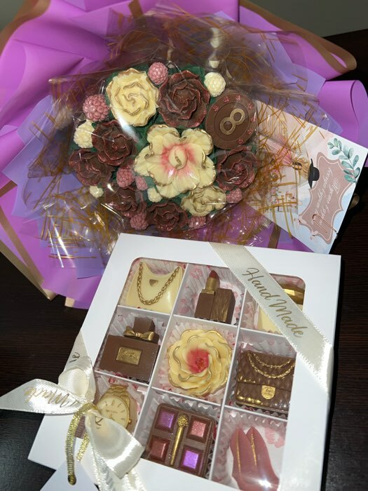 Фотография покупателя товара Коробка под 9 конфет с обечайкой, с окном, с тонкими разделителями, белый 14,7х14,7х3,4 см - Фото 1