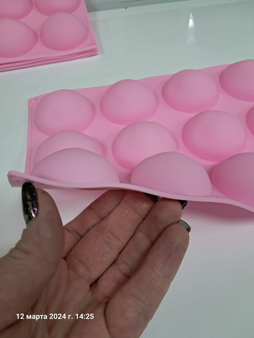 Фотография покупателя товара Форма для выпечки Доляна «Полусфера», силикон, 28×16,5 см, 15 ячеек (d=4,5 см), цвет розовый - Фото 12