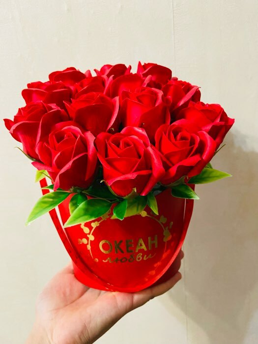 Фотография покупателя товара Переноска для цветов, ваза Овал с тиснением "Океан любви", красная 12,5 х 13,5 х 18 см - Фото 1