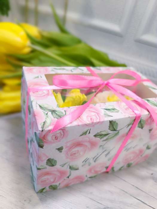Фотография покупателя товара Коробка для капкейков, кондитерская упаковка с окном, 2 ячейки, «Розы», 16 х 10 х 10 см - Фото 3