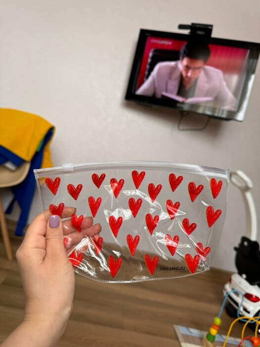 Фотография покупателя товара Косметичка из прозрачного PVC «Сердечки» с застёжкой зип-лок - Фото 1