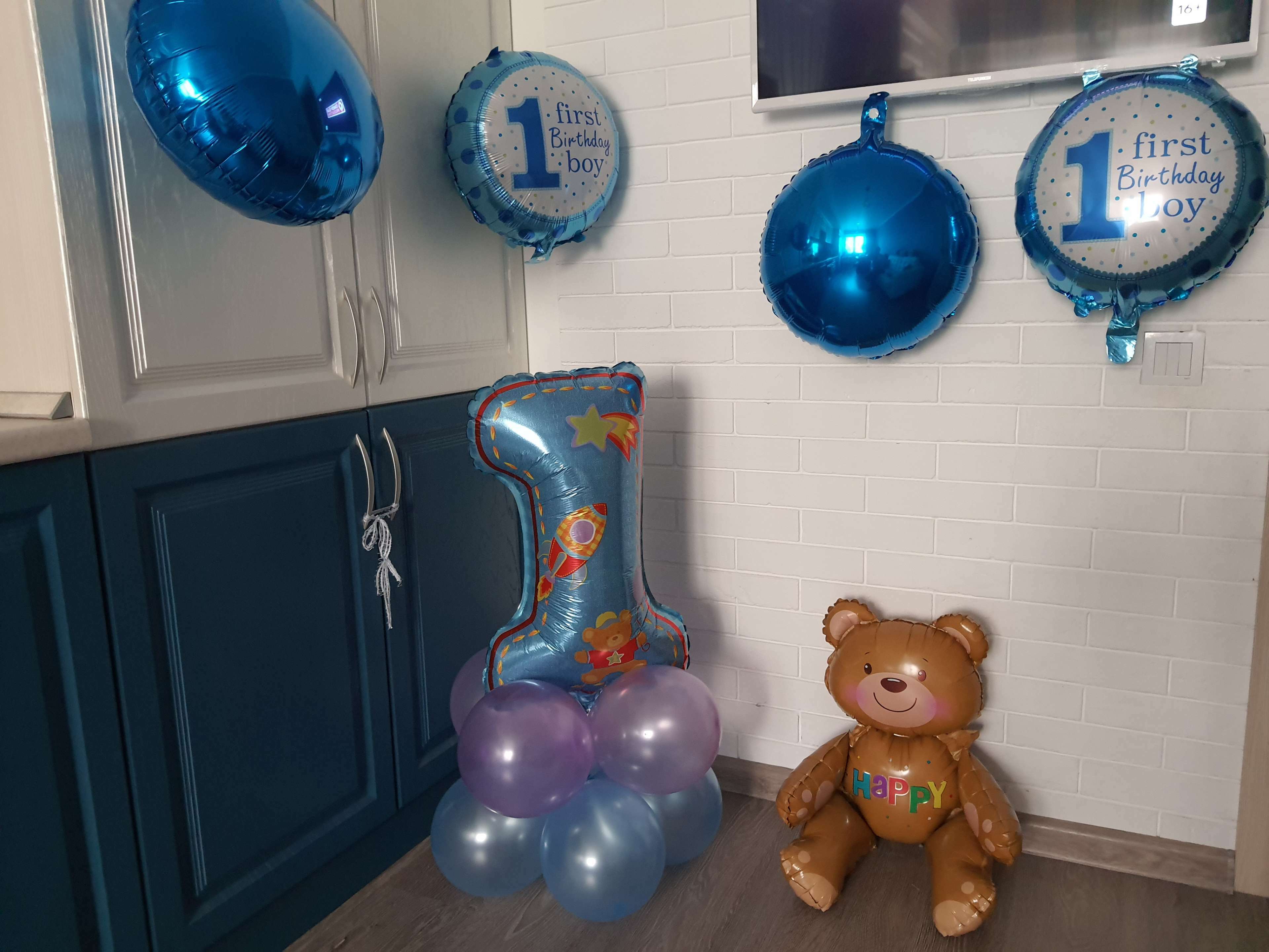 Фотография покупателя товара Букет из шаров "Первый день рождения малыша", фольга, набор 5 шт. - Фото 2