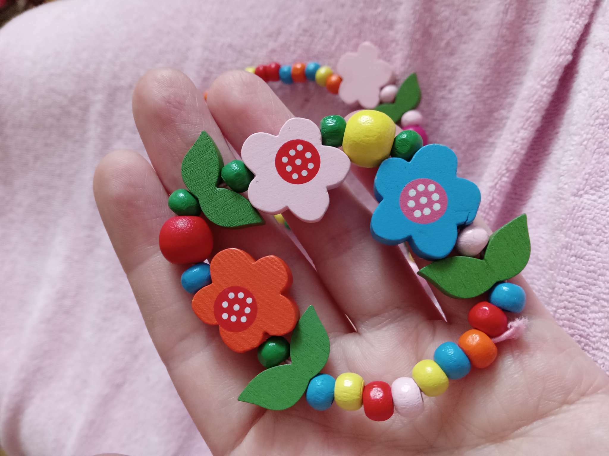 Фотография покупателя товара Набор детский «Выбражулька» 2 предмета: бусы, браслет, цветочное настроение, цвет МИКС - Фото 2