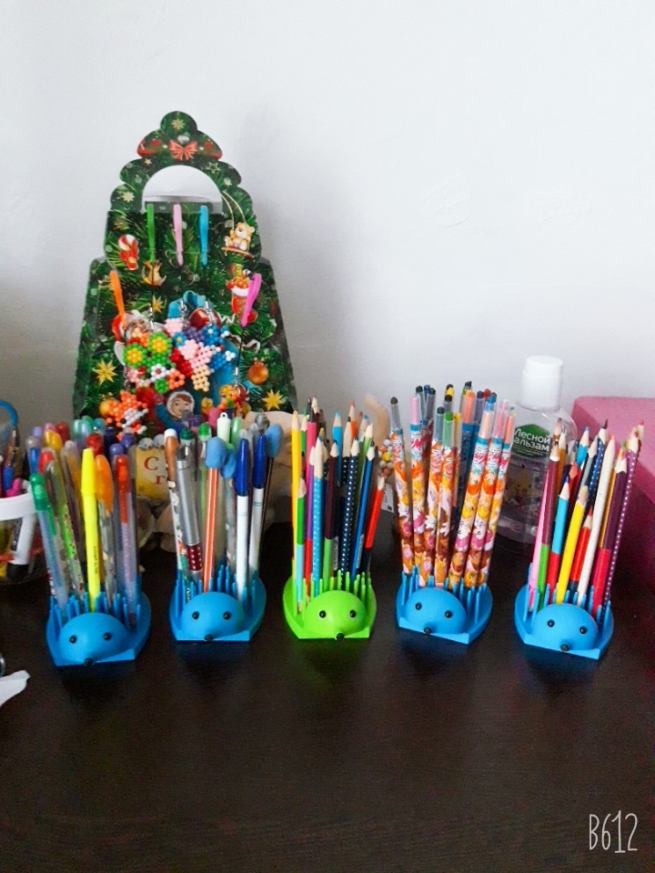 Фотография покупателя товара Подставка для ручек и карандашей "Ёжик", микс - Фото 5