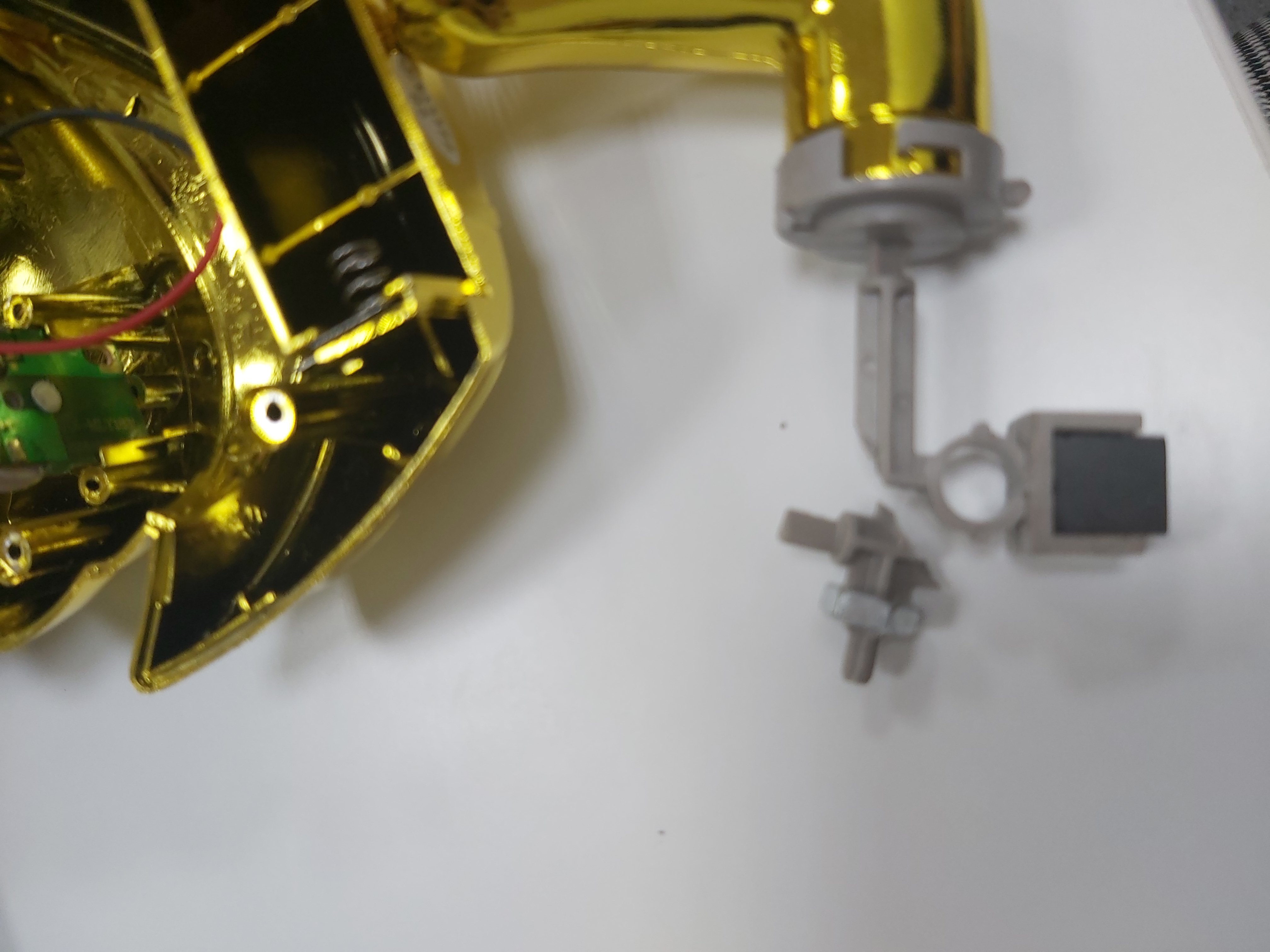 Фотография покупателя товара Сувенир кот пластик "Манэки-нэко на слитке" h=17 см, золото - Фото 3