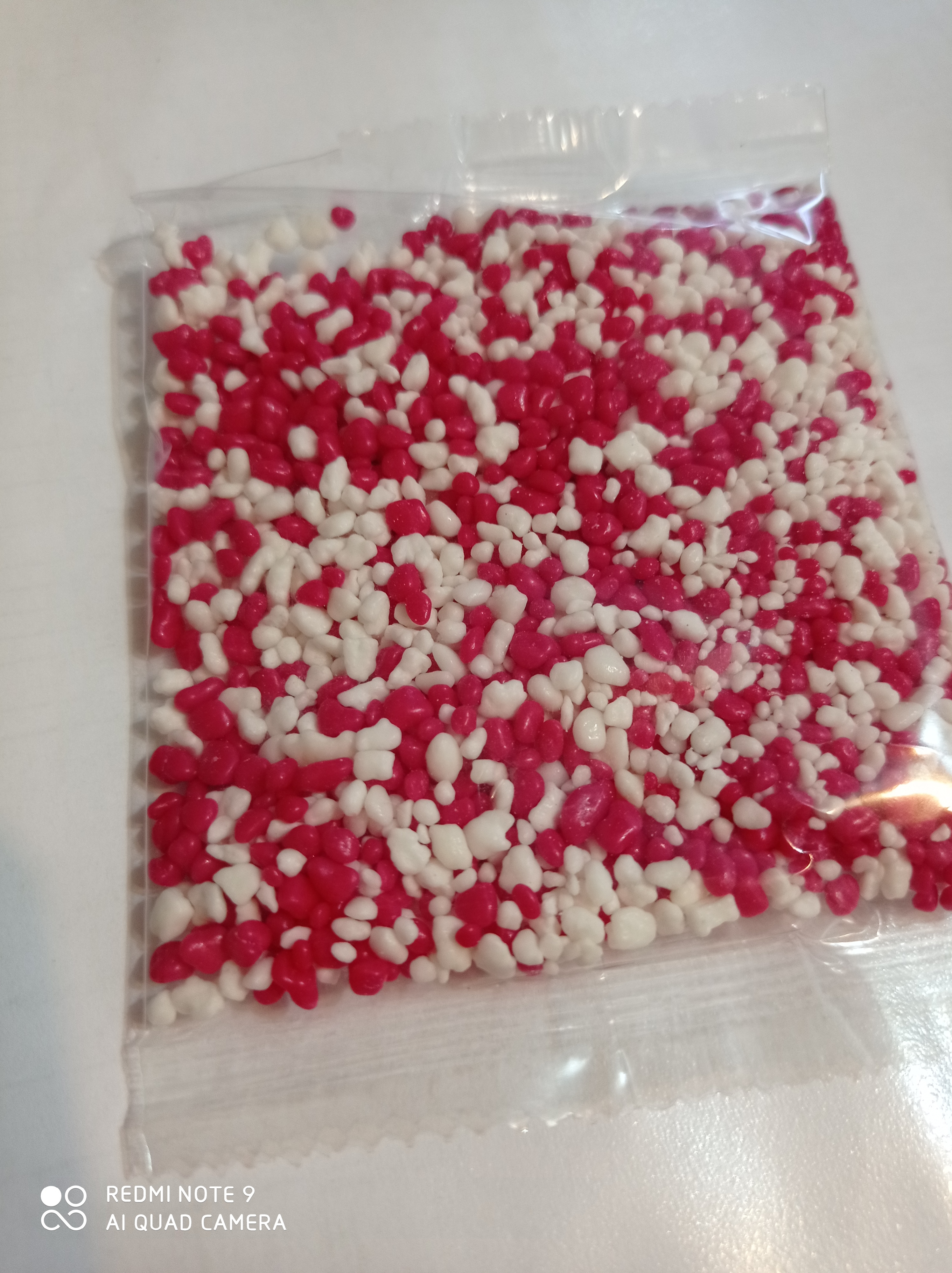 Фотография покупателя товара Посыпка кондитерская цветная "Крошка Люкс", белая, красная, 50 г - Фото 1