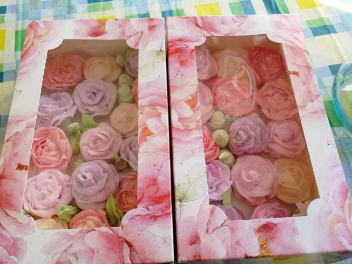 Фотография покупателя товара Коробка складная под зефир, с окном «Розовые цветы», 25 х 15 х 7 см
