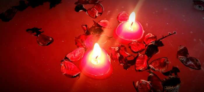 Фотография покупателя товара Набор свечей плавающих «Сердце», 6 шт. - Фото 2