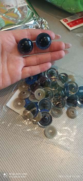 Фотография покупателя товара Глаза винтовые с заглушками, «Блёстки» набор 18 шт, размер 1 шт: 2,4 см, цвет синий - Фото 4