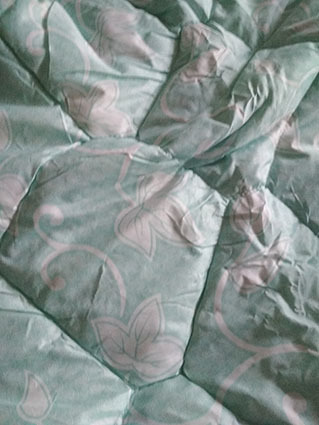 Фотография покупателя товара Одеяло «Эконом» тёплое, синтетическое, 145 × 205 см (± 5 см), холлофан, п/э, чехол цвета МИКС, 250 г/м²