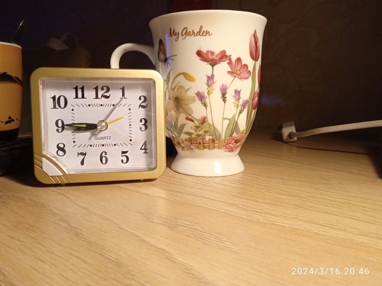 Фотография покупателя товара Часы - будильник настольные "Классика" с подсветкой, дискретный ход, 8.5 х 7.5 см, АА - Фото 1