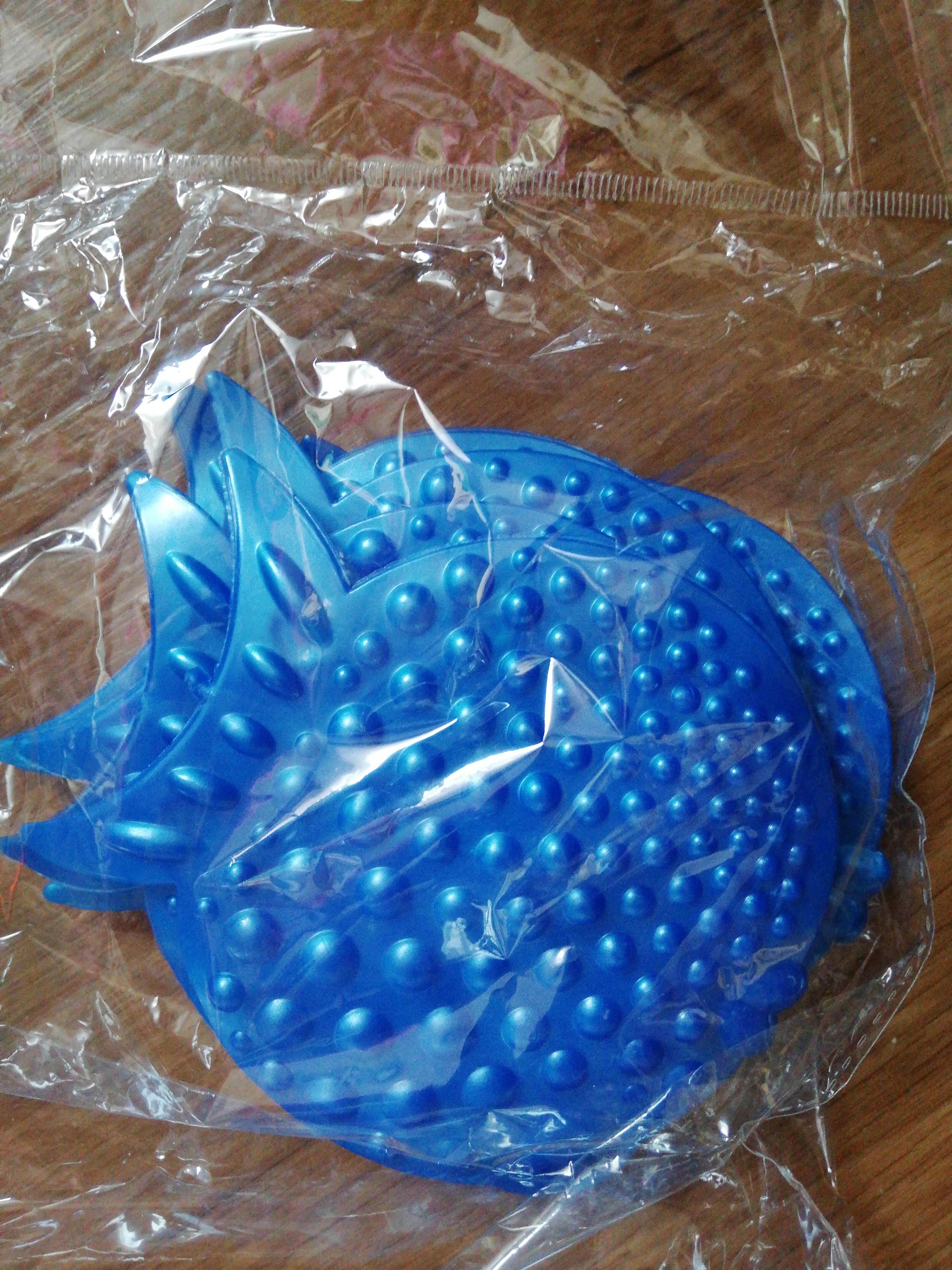 Фотография покупателя товара Набор мини-ковриков для ванны на присосках Доляна «Рыбка-шар», 10×11 см, 4 шт, цвет МИКС - Фото 1