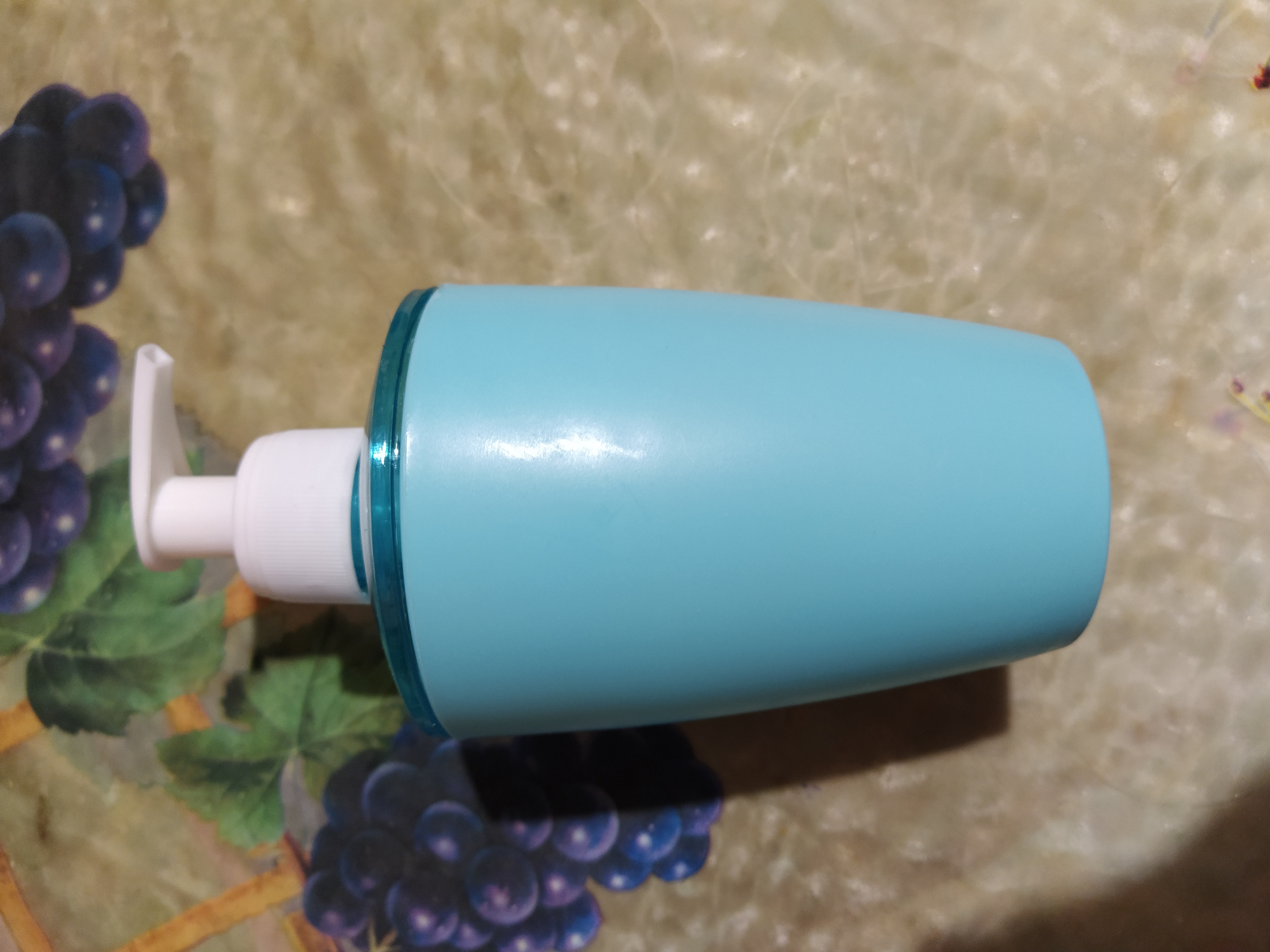 Фотография покупателя товара Дозатор для жидкого мыла «Весна», 400 мл, цвет МИКС - Фото 3