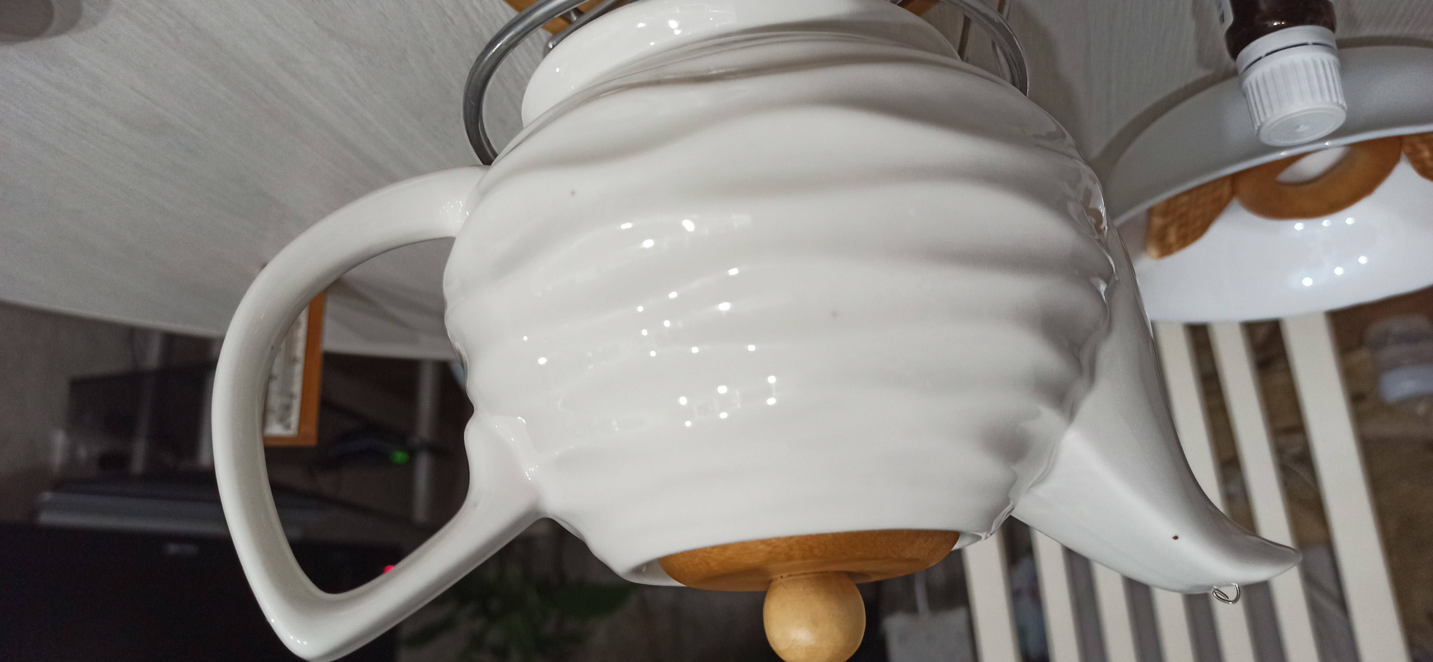 Фотография покупателя товара Чайник керамический заварочный с подогревом на деревянной подставке «Эстет», 900 мл, цвет белый - Фото 3