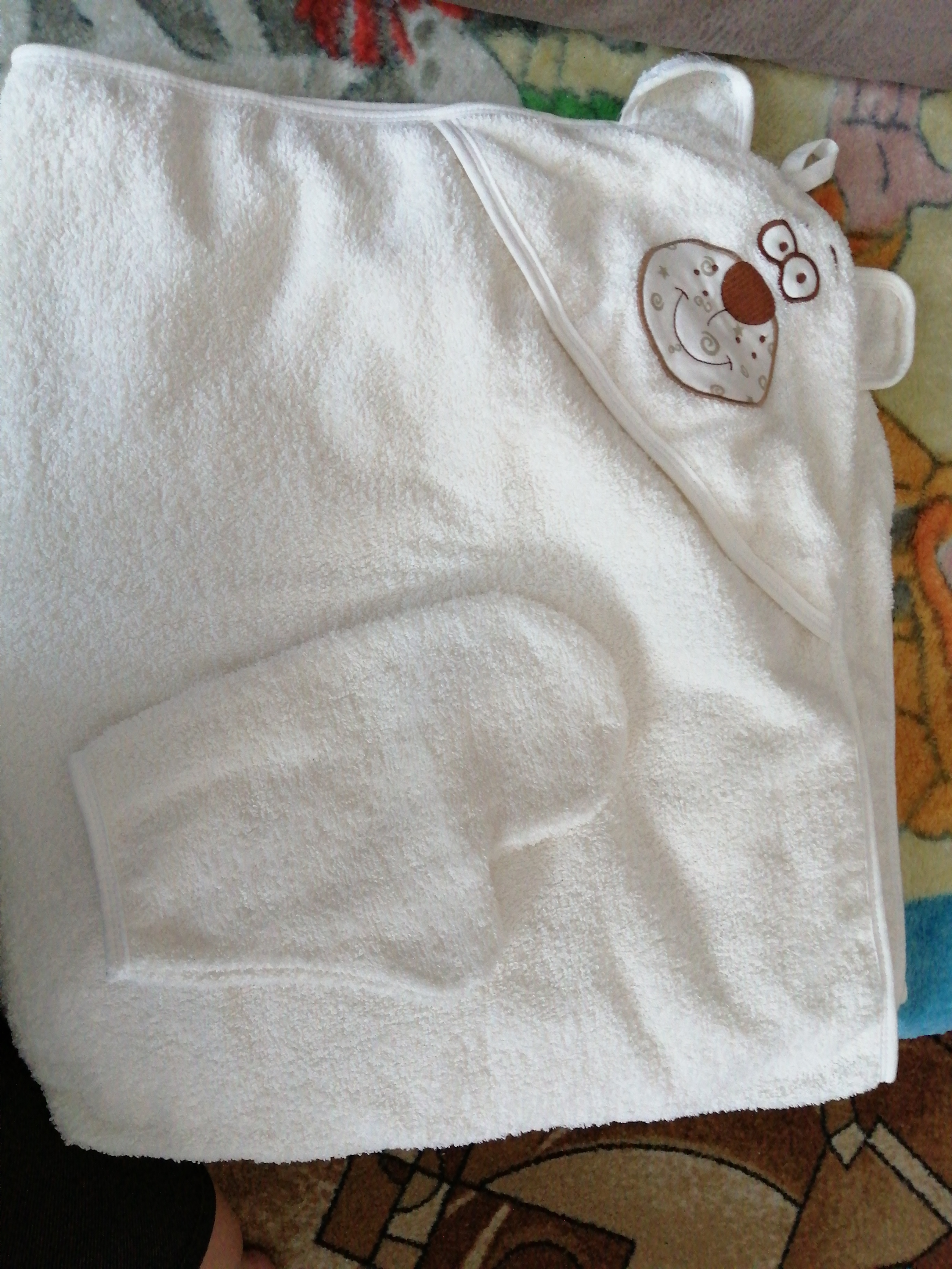 Фотография покупателя товара Набор для купания (полотенце-уголок, рукавица) с вышивкой «Мишка», размер 100х110 см, цвет зелёный - Фото 1