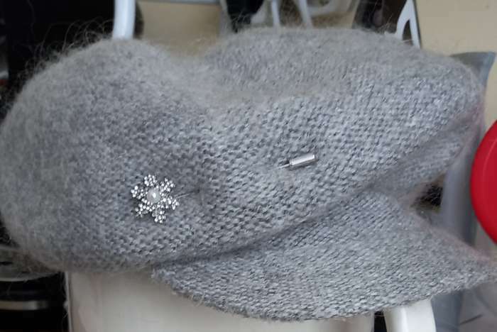 Фотография покупателя товара Булавка «Снежинка с бусиной», 7,4 см, цвет белый в серебре - Фото 1