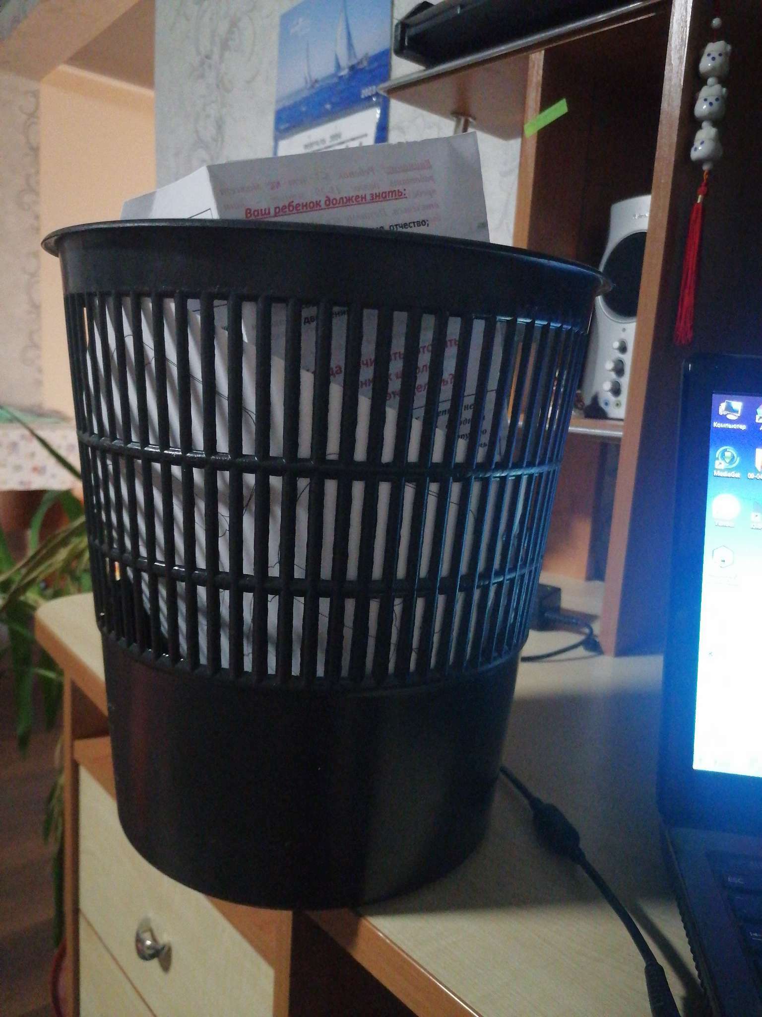 Фотография покупателя товара Корзина для бумаг и мусора 10 литров, Сalligrata "Доступный офис", пластик, сетчатая, микс - Фото 1