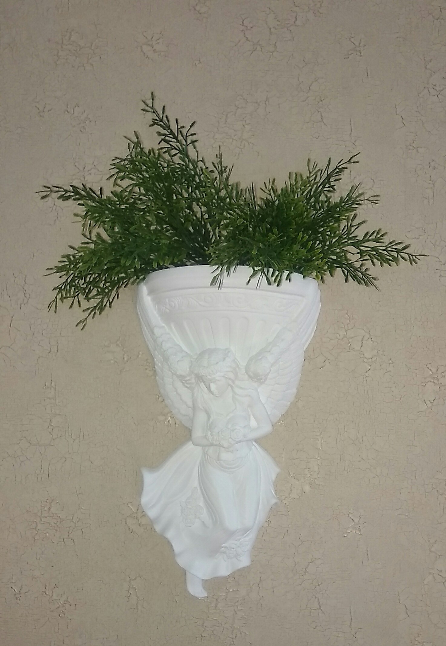 Фотография покупателя товара Кашпо настенное декоративное "Ангел", белое, гипс, 24х14х41 см - Фото 5