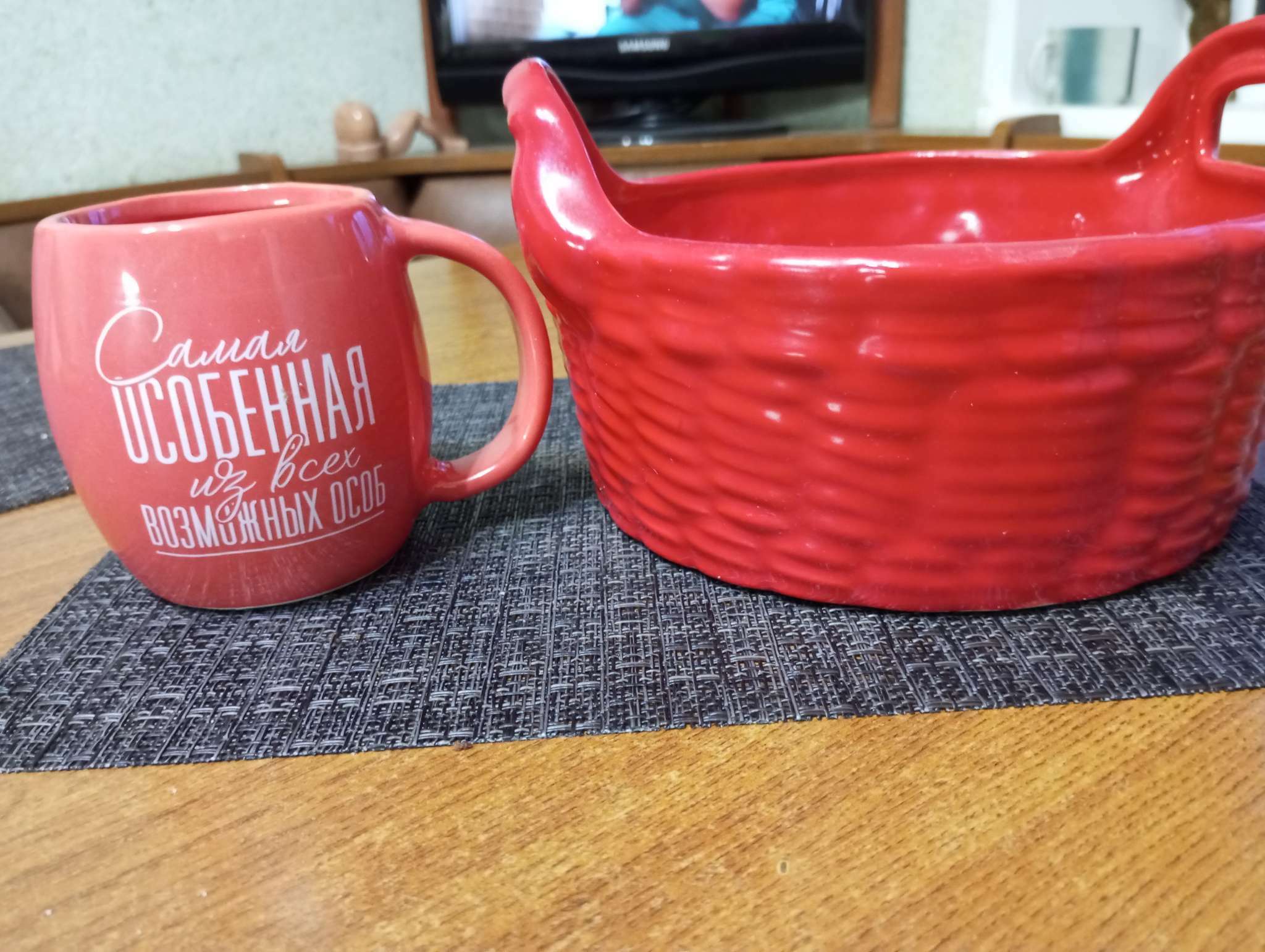Фотография покупателя товара Кружка керамическая «Самая особенная», 250 мл, цвет красный