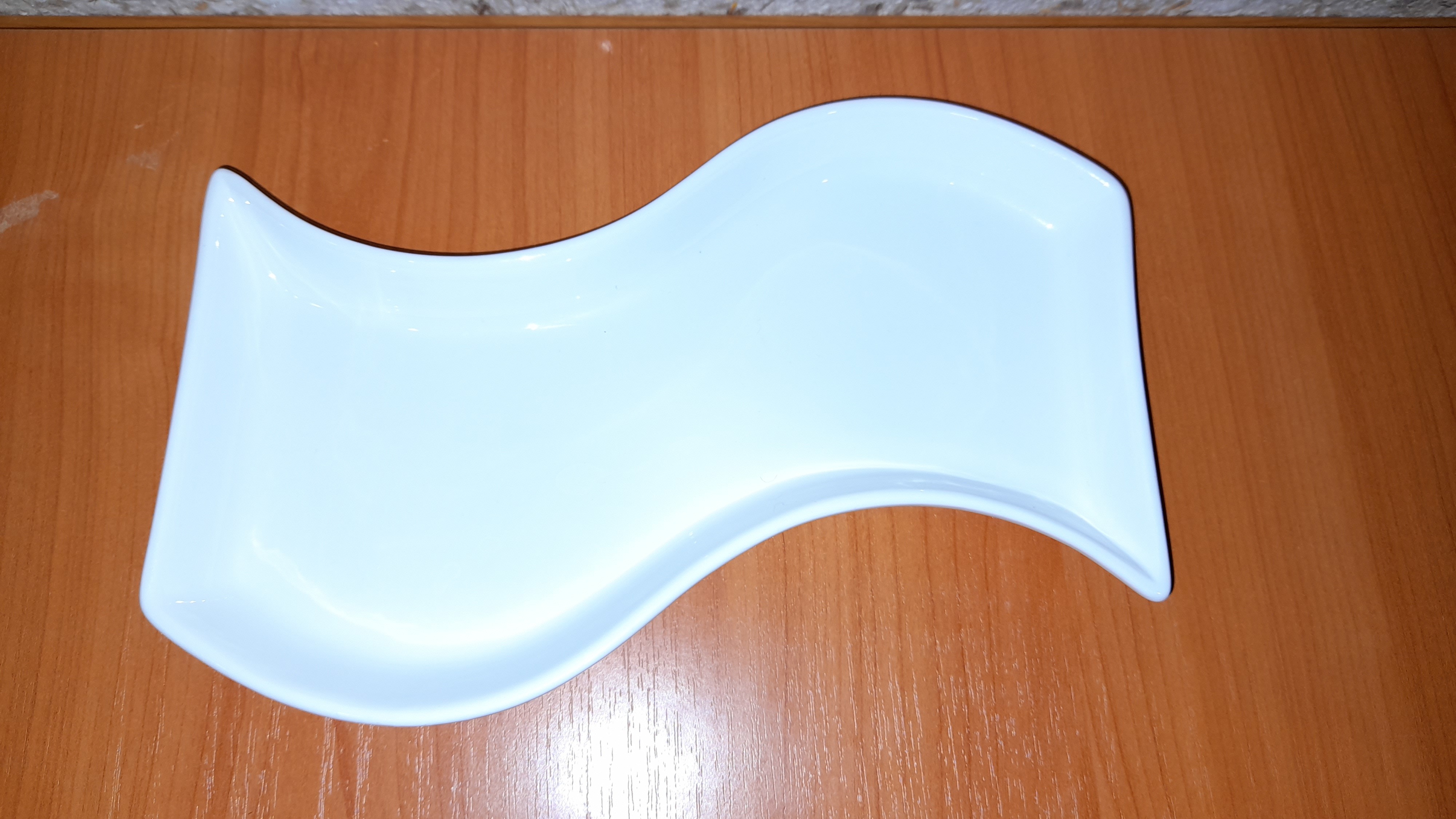 Фотография покупателя товара Блюдо фарфоровое Wilmax, 24×11 см, цвет белый - Фото 1