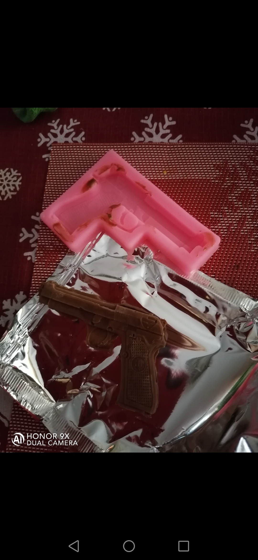 Фотография покупателя товара Силиконовый молд «Пистолет», 11×7,5×1 см, цвет МИКС
