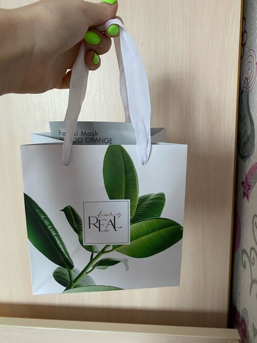 Фотография покупателя товара Пакет подарочный ламинированный квадратный, упаковка, «Листья», 14 х 14 х 9 см - Фото 3