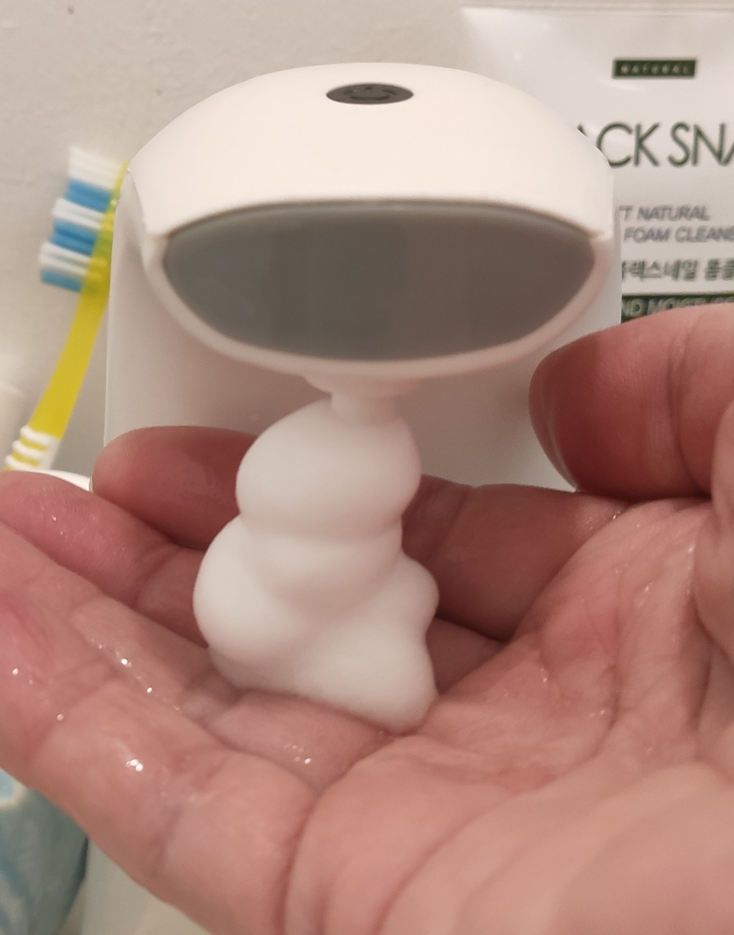 Фотография покупателя товара Диспенсер для антисептика/пенного мыла, 300 мл, сенсорный на батарейках, цвет белый - Фото 1