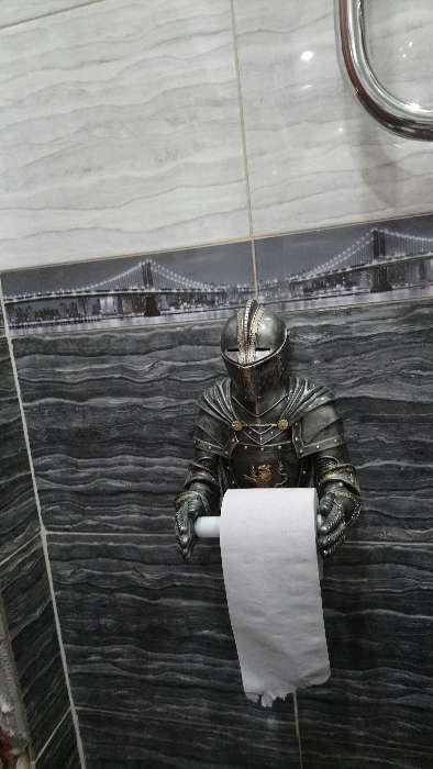 Фотография покупателя товара Держатель для туалетной бумаги "Рыцарь" 18х22х32см - Фото 3