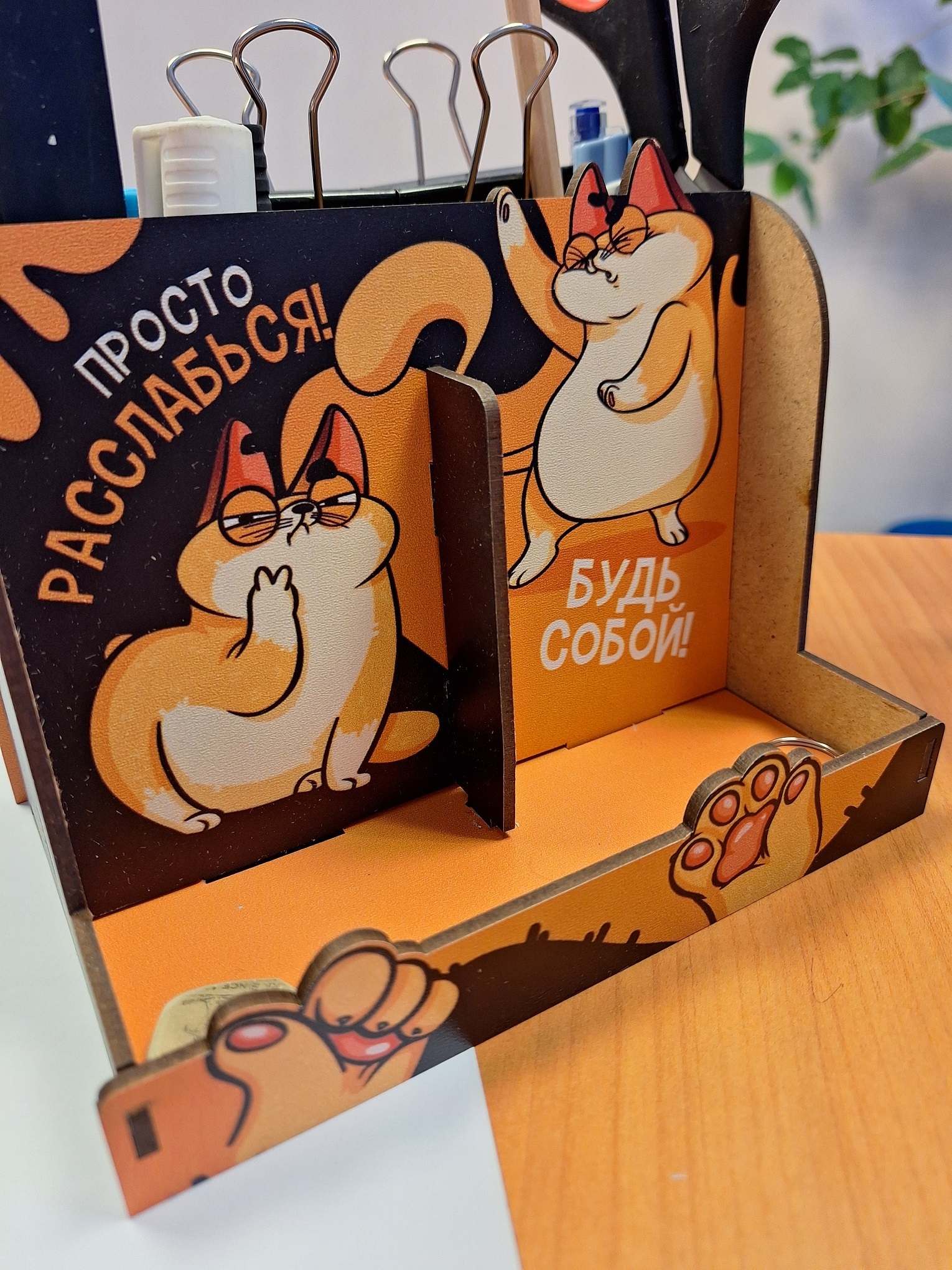 Фотография покупателя товара Органайзер для канцелярии, настольный, с местом под телефон «Рыжий кот» - Фото 3