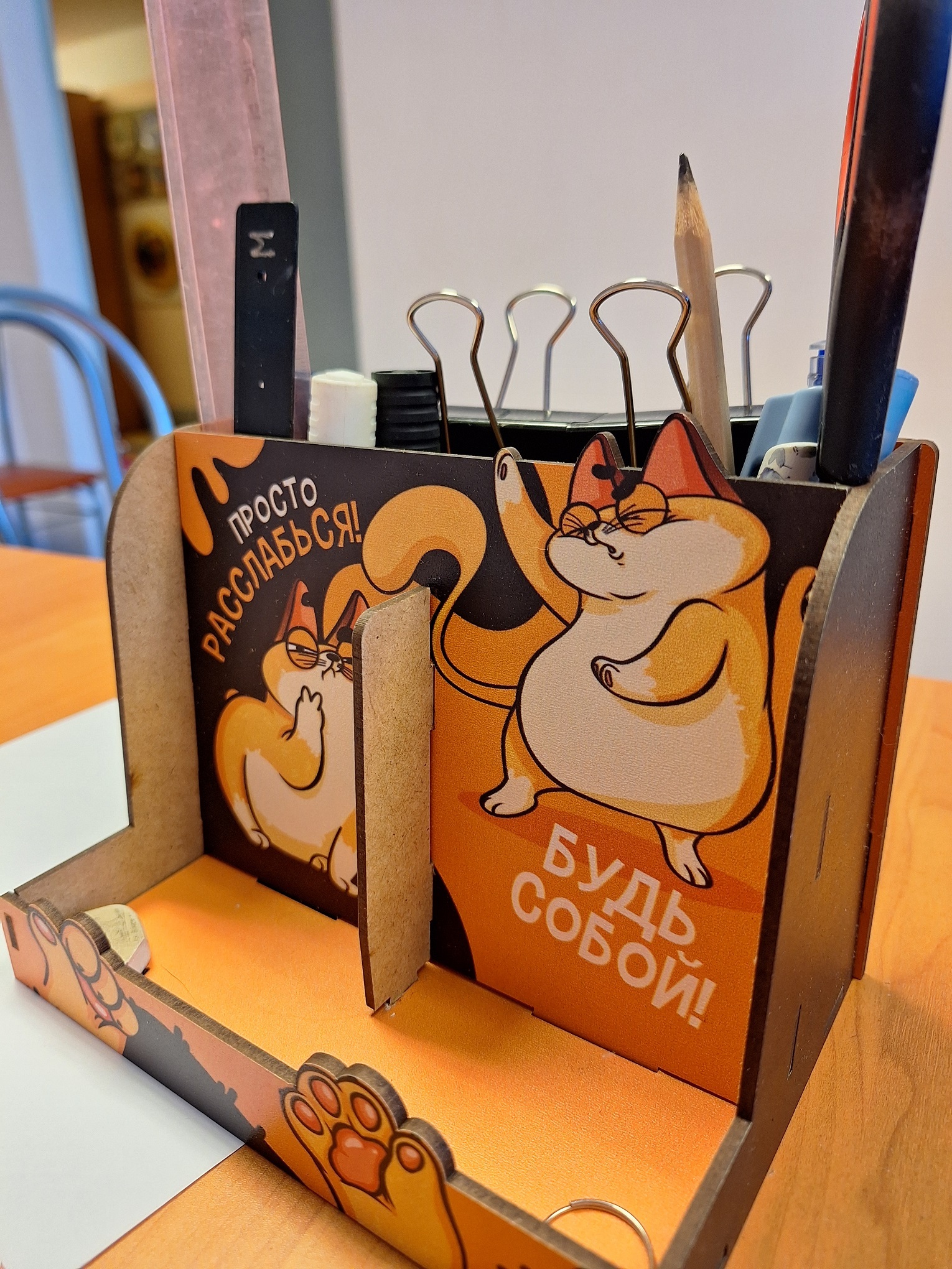 Фотография покупателя товара Органайзер для канцелярии, настольный, с местом под телефон «Рыжий кот» - Фото 4