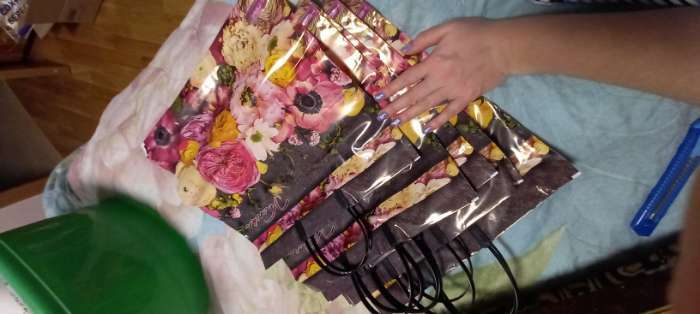 Фотография покупателя товара Пакет "Вероника", полиэтиленовый с пластиковой ручкой, 37х35 см, 90 мкм - Фото 2