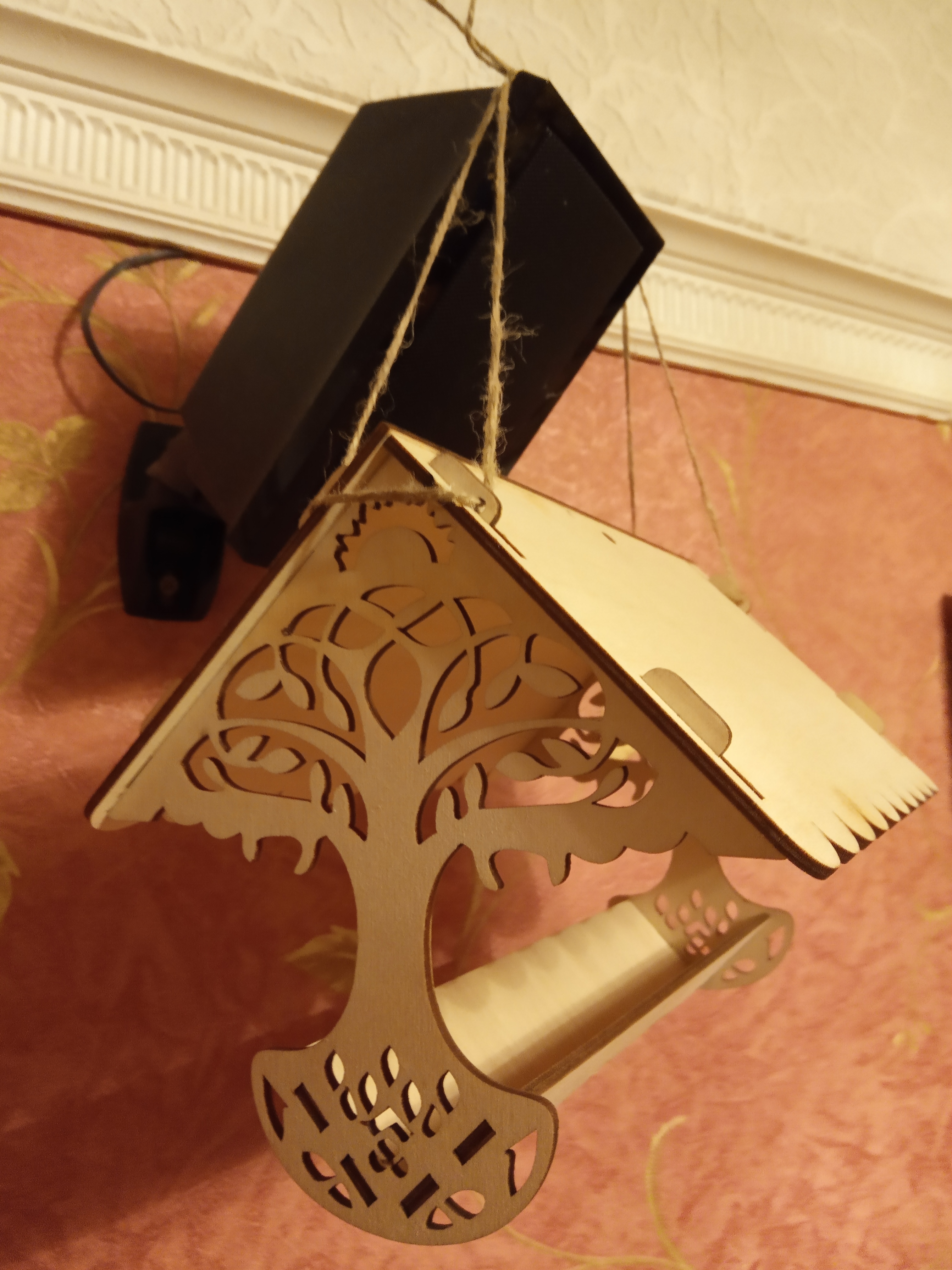 Фотография покупателя товара Кормушка для птиц «Узорное дерево», 23 × 17 × 16,5 см