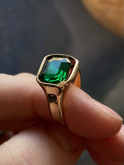 Фотография покупателя товара Кольцо «Графиня», прямоугольник, цвет зелёный в золоте, безразмерное - Фото 2