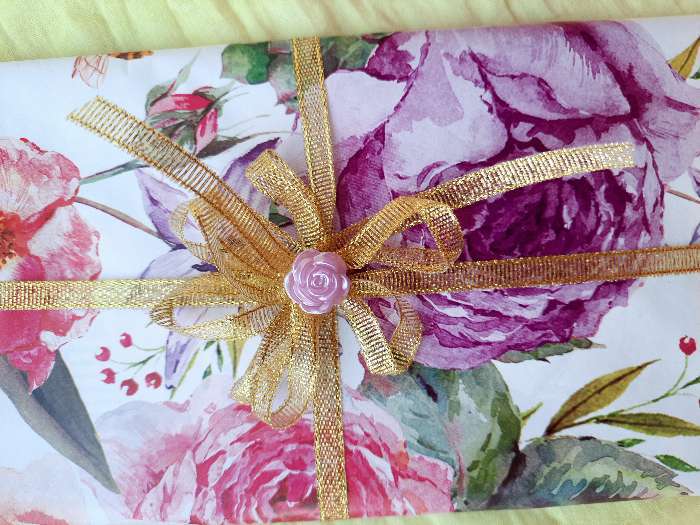 Фотография покупателя товара Бумага упаковочная глянцевая «Летние цветы», 70 х 100 см - Фото 3