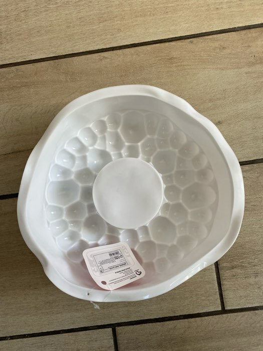 Фотография покупателя товара Форма для муссовых десертов и выпечки Доляна «Морская пена», силикон, 24×8 см, цвет белый