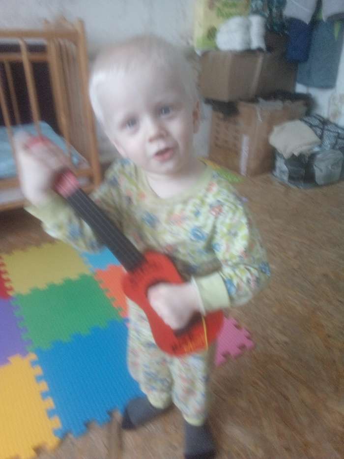 Фотография покупателя товара Детский музыкальный инструмент «Гитара: Классика», цвета МИКС - Фото 1