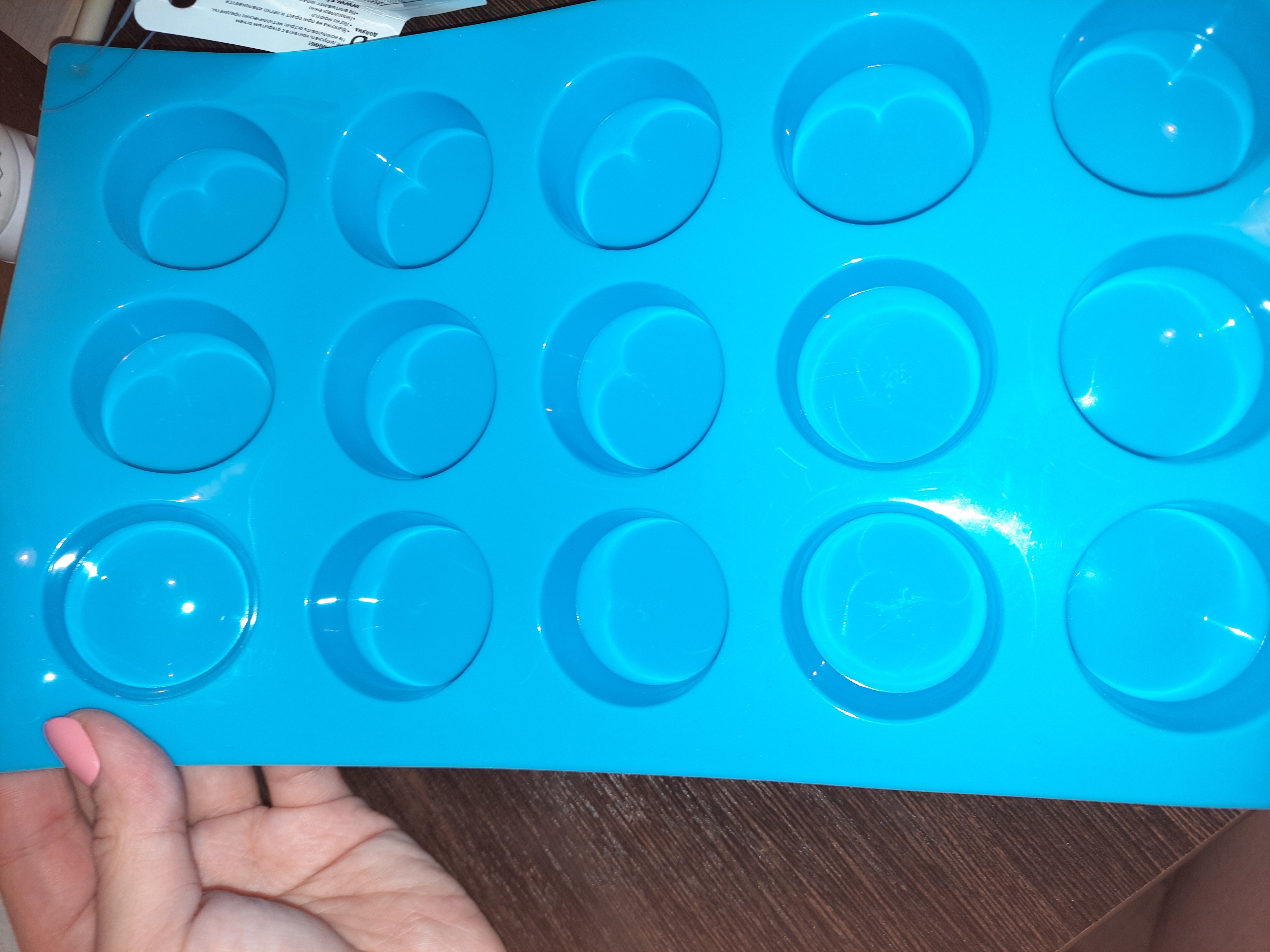 Фотография покупателя товара Форма для выпечки Доляна «Фигуры.Круг», силикон, 29×17×2 см, 15 ячеек (d=4,2 см), цвет МИКС