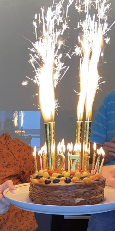 Фотография покупателя товара Свеча в торт на шпажке, цифра 2, золотой, 4.5х2.5 см - Фото 1
