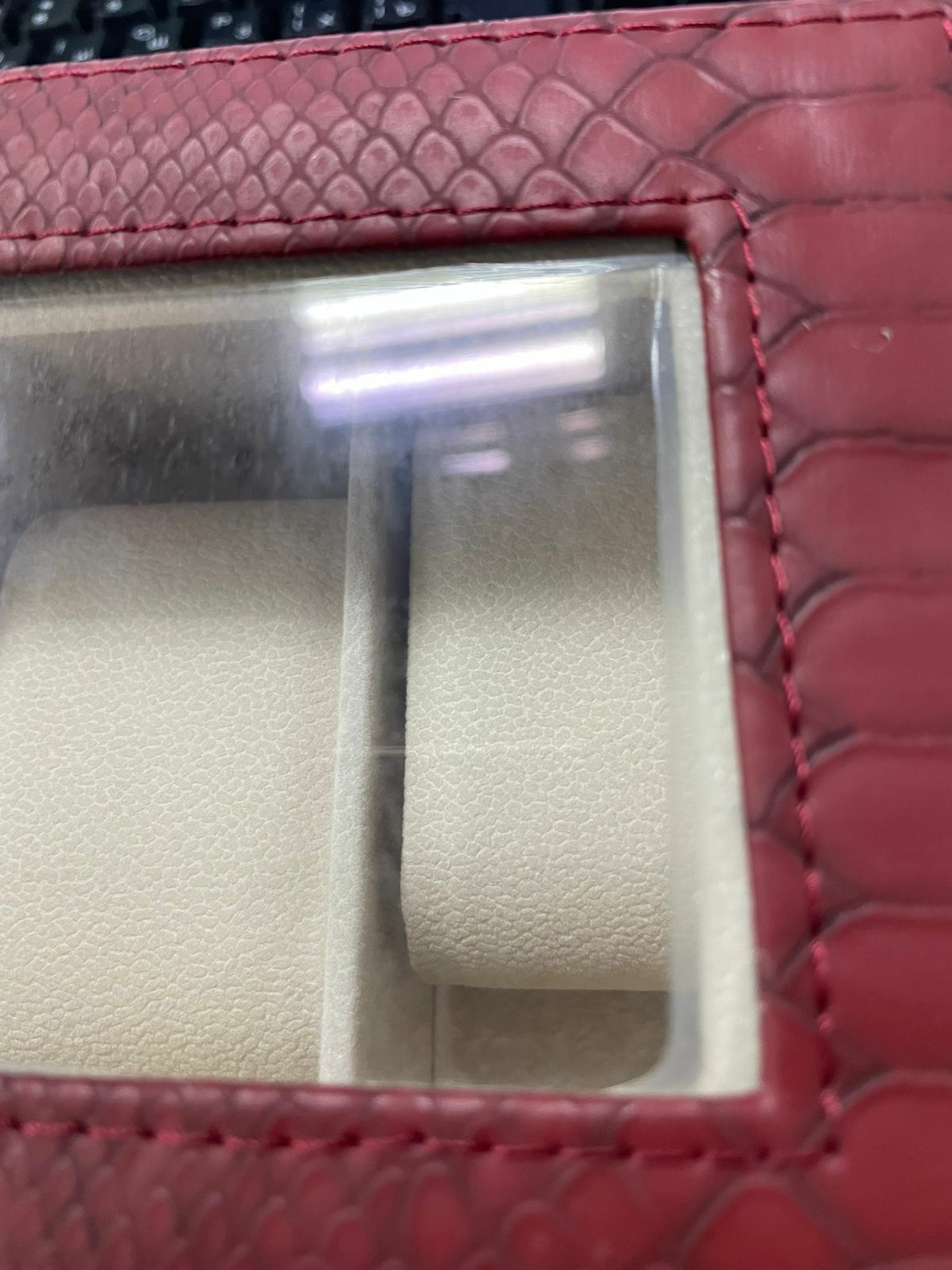 Фотография покупателя товара Шкатулка кожзам под часы 6 отделений "Питон бордовый с прожилками" 11х31х7,5 см - Фото 3