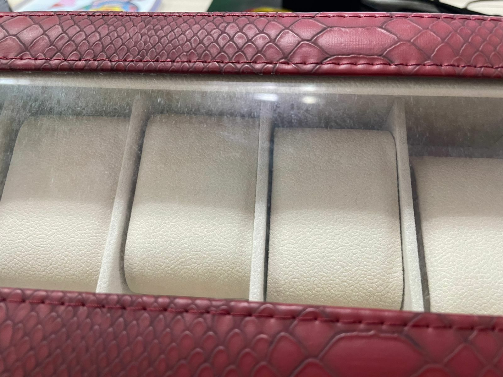 Фотография покупателя товара Шкатулка кожзам под часы 6 отделений "Питон бордовый с прожилками" 11х31х7,5 см - Фото 2