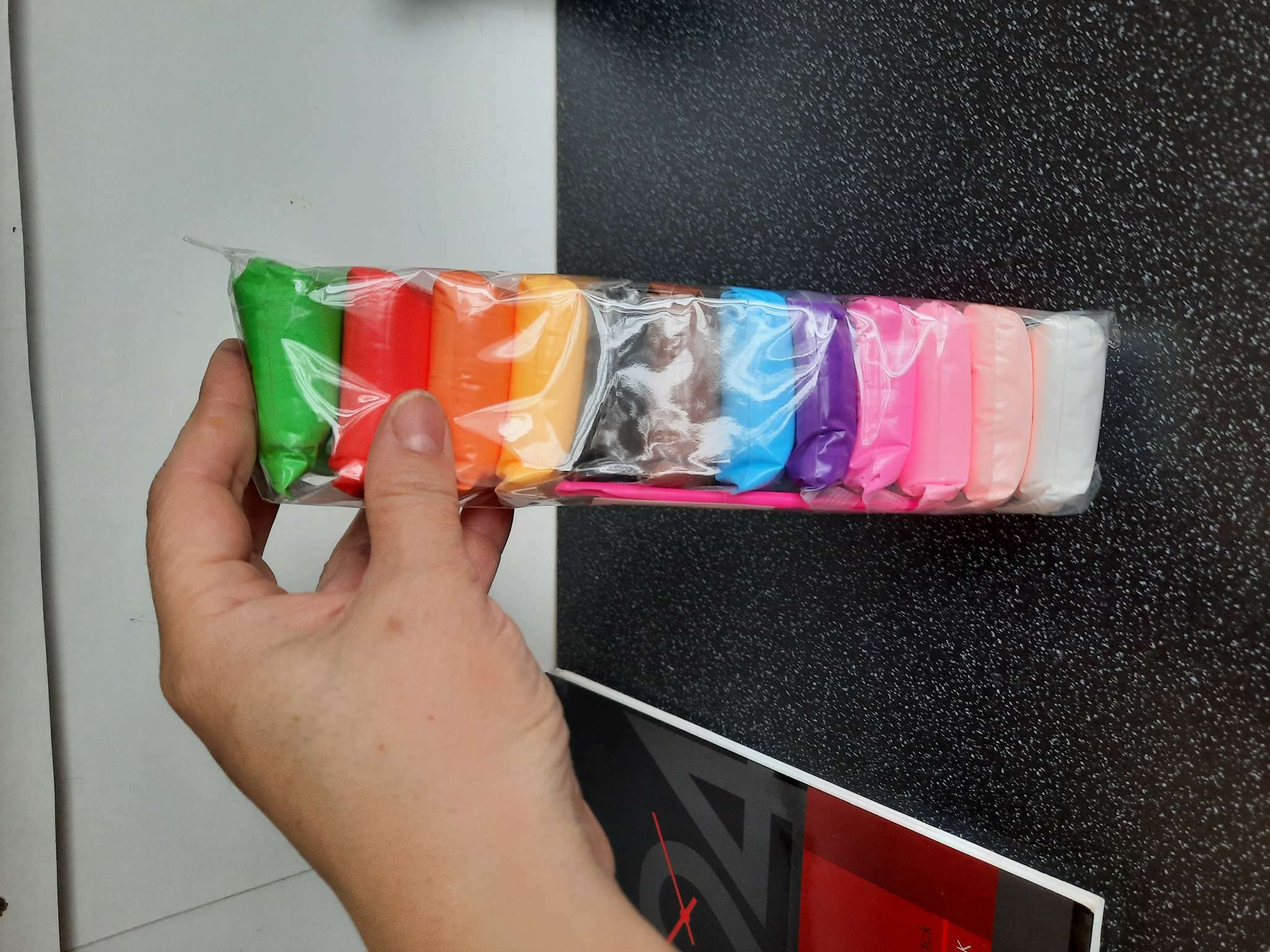 Фотография покупателя товара Пластилин лёгкий, прыгающий, набор 12 цветов, вес 1 цвета: 10 г, 3 инструмента - Фото 1