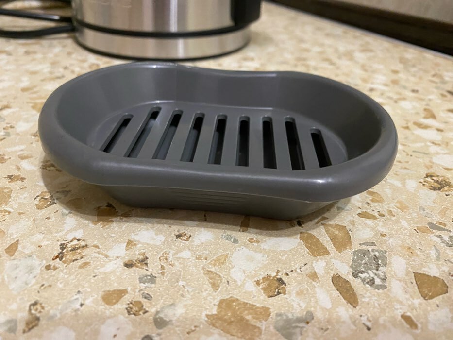 Фотография покупателя товара Мыльница с решеткой Альтернатива «Эконом», пластик, 13×9×3 см, МИКС - Фото 2