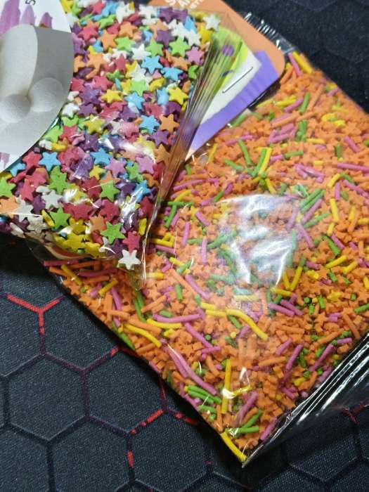 Фотография покупателя товара Посыпка кондитерская «Вермишель + Звезды»: зелёная, оранжевая, желтая, розовая, 50 г.