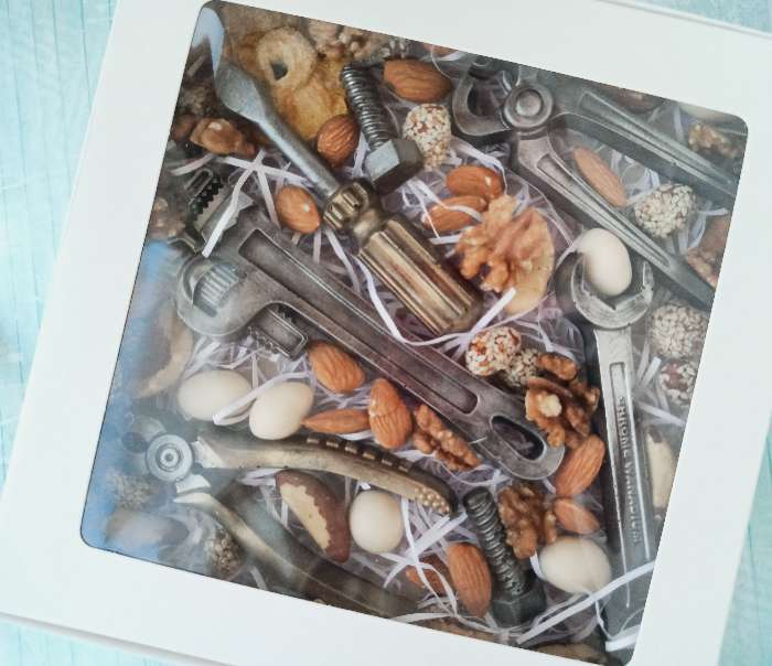 Фотография покупателя товара Коробка самосборная бесклеевая, крафт,белая, 21 х 21 х 3 см