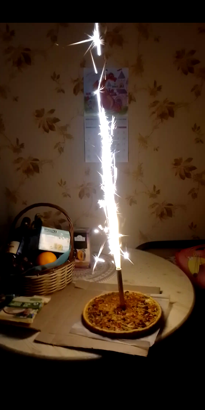 Фотография покупателя товара Свечи фонтаны для торта "Цветные искры", 10 см, 30 секунд, цветное пламя, 4 шт - Фото 14
