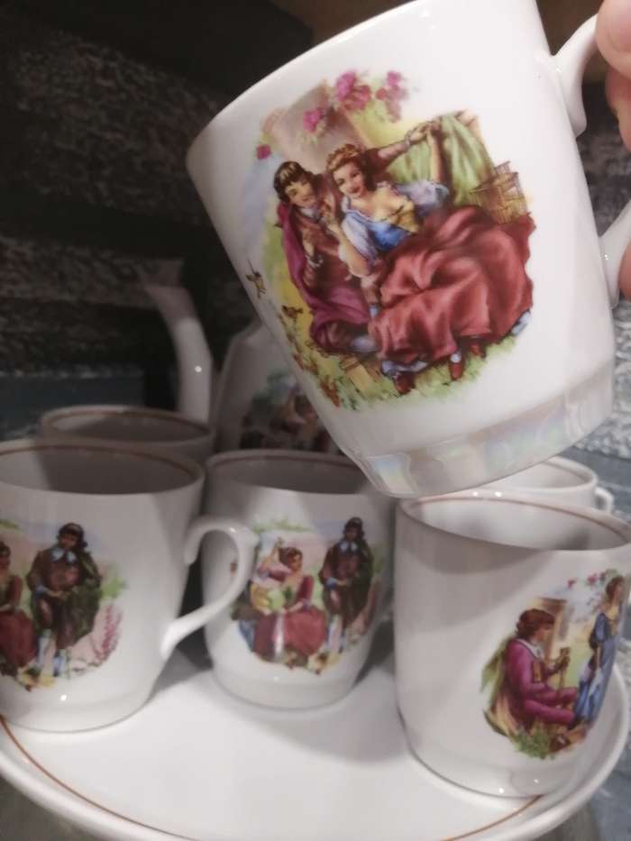 Фотография покупателя товара Набор чайный «Мадонна», 8 предметов: чайник 1,75 л, блюдо d= 30 см, 6 кружек 400 мл - Фото 2